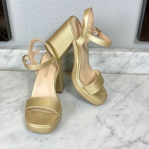 Dream Pairs Platform Chunky Gold Block Heel with Strap Size 6